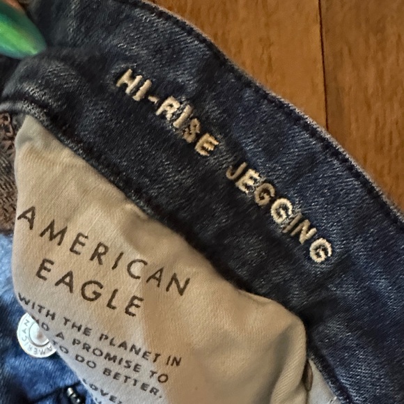 American Eagle Outfitters Women's Dark Blue Distressed Skinny Jeans Size 8 Reg - Picture 6 of 7